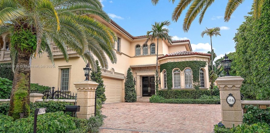 House in Palm Beach, Florida 4 bedrooms, 389.73 sq.m. № 1892142