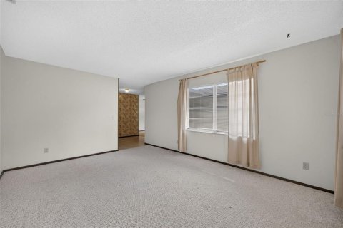 House in Winter Springs, Florida 3 bedrooms, 165.74 sq.m. № 2399137 - photo 6