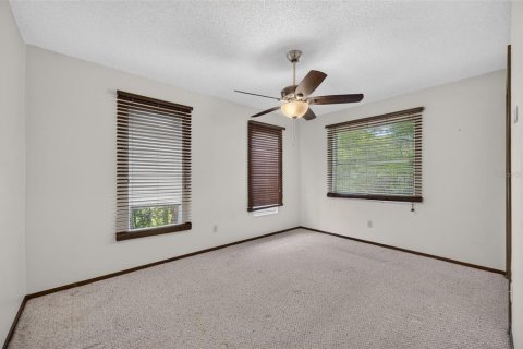 House in Winter Springs, Florida 3 bedrooms, 165.74 sq.m. № 2399137 - photo 17