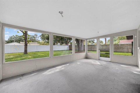 House in Winter Springs, Florida 3 bedrooms, 165.74 sq.m. № 2399137 - photo 3
