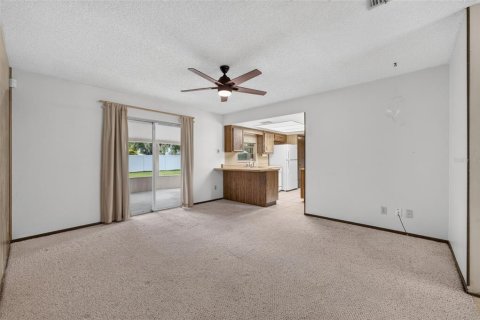House in Winter Springs, Florida 3 bedrooms, 165.74 sq.m. № 2399137 - photo 8
