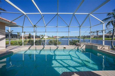 House in Punta Gorda, Florida 3 bedrooms, 211.54 sq.m. № 1567766 - photo 19