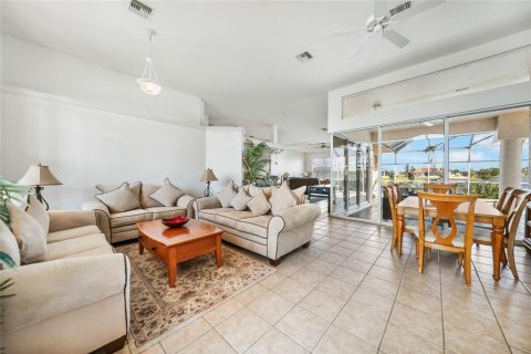 House in Punta Gorda, Florida 3 bedrooms, 211.54 sq.m. № 1567766 - photo 20