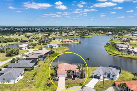 House in Punta Gorda, Florida 3 bedrooms, 211.54 sq.m. № 1567766 - photo 18