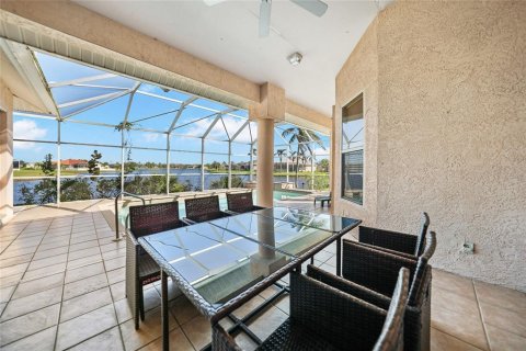 House in Punta Gorda, Florida 3 bedrooms, 211.54 sq.m. № 1567766 - photo 9