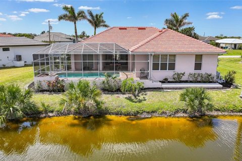 House in Punta Gorda, Florida 3 bedrooms, 211.54 sq.m. № 1567766 - photo 12
