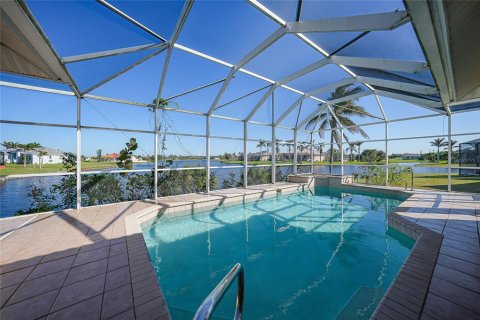 House in Punta Gorda, Florida 3 bedrooms, 211.54 sq.m. № 1567766 - photo 10