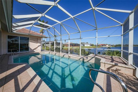 House in Punta Gorda, Florida 3 bedrooms, 211.54 sq.m. № 1567766 - photo 11