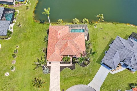 House in Punta Gorda, Florida 3 bedrooms, 211.54 sq.m. № 1567766 - photo 13