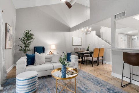 Condominio en alquiler en Gainesville, Florida, 2 dormitorios, 121.42 m2 № 1901795 - foto 2