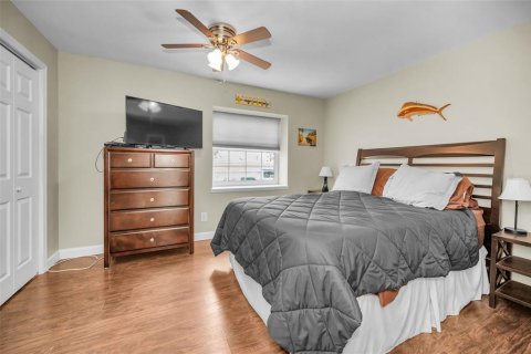 Townhouse in Indian Shores, Florida 3 bedrooms, 138.24 sq.m. № 1900449 - photo 18