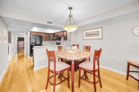 Townhouse in Indian Shores, Florida 3 bedrooms, 138.24 sq.m. № 1900449 - photo 9