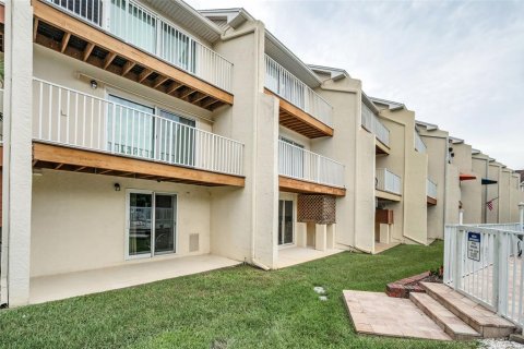 Townhouse in Indian Shores, Florida 3 bedrooms, 138.24 sq.m. № 1900449 - photo 29