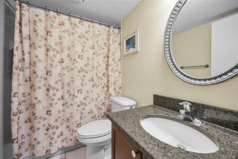 Townhouse in Indian Shores, Florida 3 bedrooms, 138.24 sq.m. № 1900449 - photo 16