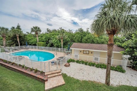 Townhouse in Indian Shores, Florida 3 bedrooms, 138.24 sq.m. № 1900449 - photo 3