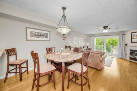 Townhouse in Indian Shores, Florida 3 bedrooms, 138.24 sq.m. № 1900449 - photo 11