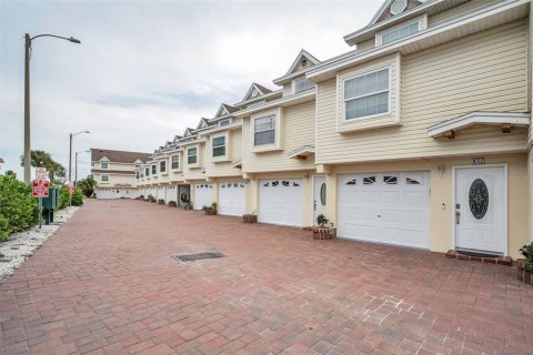 Townhouse in Indian Shores, Florida 3 bedrooms, 138.24 sq.m. № 1900449 - photo 27