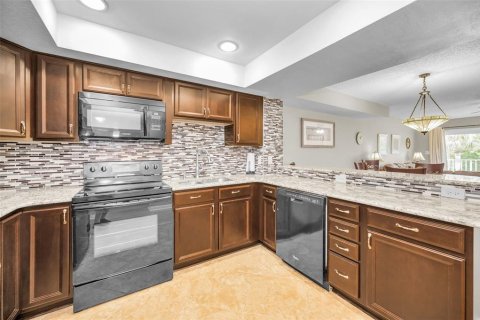 Townhouse in Indian Shores, Florida 3 bedrooms, 138.24 sq.m. № 1900449 - photo 6