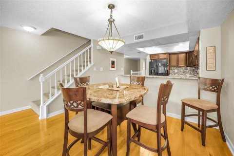 Townhouse in Indian Shores, Florida 3 bedrooms, 138.24 sq.m. № 1900449 - photo 10