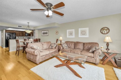 Townhouse in Indian Shores, Florida 3 bedrooms, 138.24 sq.m. № 1900449 - photo 15