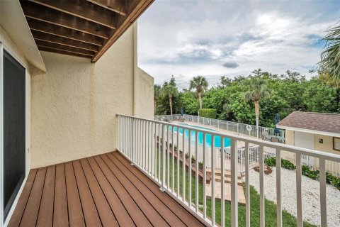 Townhouse in Indian Shores, Florida 3 bedrooms, 138.24 sq.m. № 1900449 - photo 1