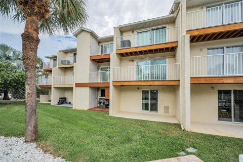 Townhouse in Indian Shores, Florida 3 bedrooms, 138.24 sq.m. № 1900449 - photo 30