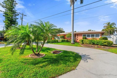 Casa en Cape Coral, Florida 3 dormitorios, 129.41 m2 № 2371692