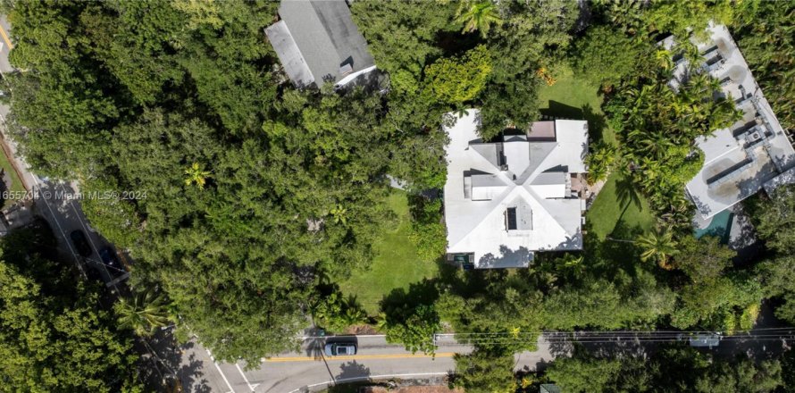 Land in Miami, Florida № 1961597