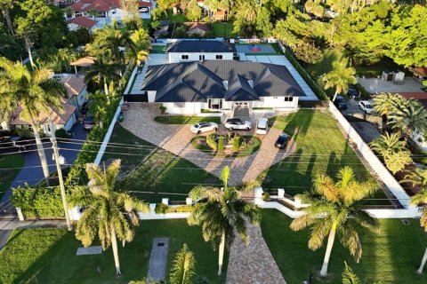Купить виллу или дом в Майами, Флорида 4 комнаты, 555м2, № 1903625 - фото 1
