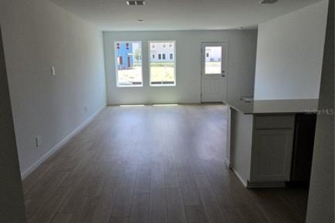 Townhouse in Davenport, Florida 3 bedrooms, 128.02 sq.m. № 2213591 - photo 5