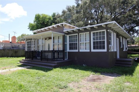 Propiedad comercial en Miami, Florida 1 dormitorio № 2031865