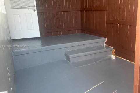 Propiedad comercial en alquiler en Miami, Florida, 1 dormitorio № 2031865 - foto 5