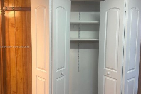 Propiedad comercial en alquiler en Miami, Florida, 1 dormitorio № 2031865 - foto 9