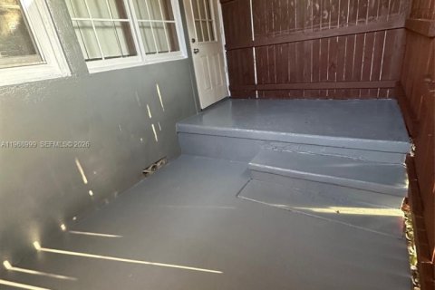 Propiedad comercial en alquiler en Miami, Florida, 1 dormitorio № 2031865 - foto 4