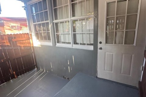 Propiedad comercial en alquiler en Miami, Florida, 1 dormitorio № 2031865 - foto 3