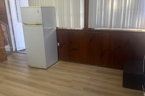 Propiedad comercial en alquiler en Miami, Florida, 1 dormitorio № 2031865 - foto 10