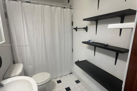 Propiedad comercial en alquiler en Miami, Florida, 1 dormitorio № 2031865 - foto 12
