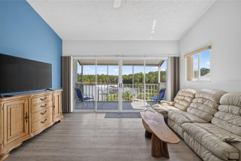 Condo in Crystal River, Florida, 3 bedrooms № 2203483 - photo 14