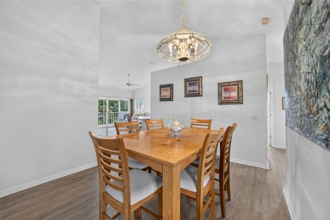 Condo in Crystal River, Florida, 3 bedrooms № 2203483 - photo 9