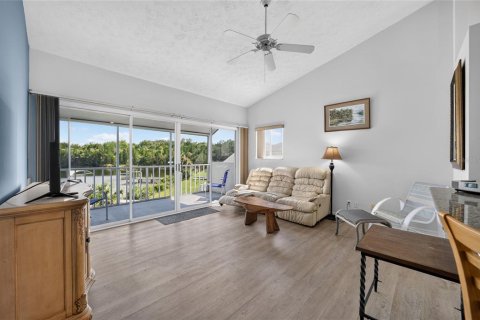 Condo in Crystal River, Florida, 3 bedrooms № 2203483 - photo 13