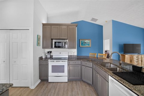 Condo in Crystal River, Florida, 3 bedrooms № 2203483 - photo 19