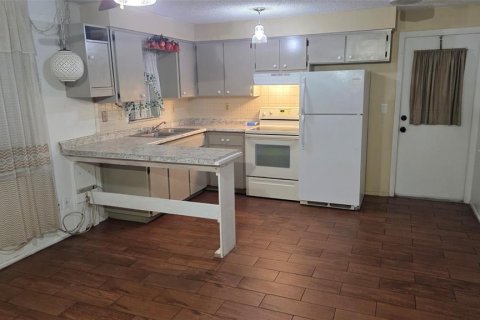 Снять в аренду квартиру в Зеферхиллс-Норт, Флорида 2 комнаты, 159.79м2, № 2216028 - фото 6