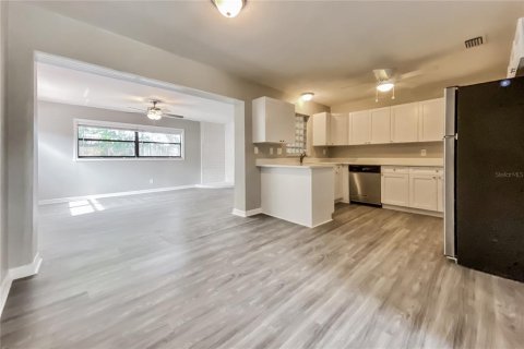 Casa en alquiler en Clearwater, Florida, 4 dormitorios, 175.49 m2 № 1905945 - foto 4