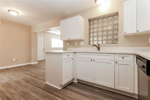 Casa en alquiler en Clearwater, Florida, 4 dormitorios, 175.49 m2 № 1905945 - foto 6