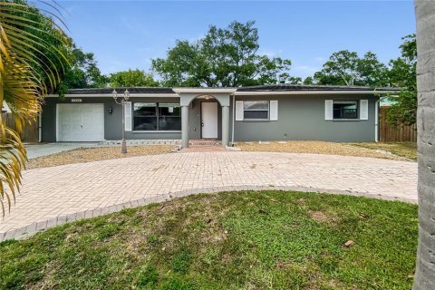 Casa en alquiler en Clearwater, Florida, 4 dormitorios, 175.49 m2 № 1905945 - foto 1