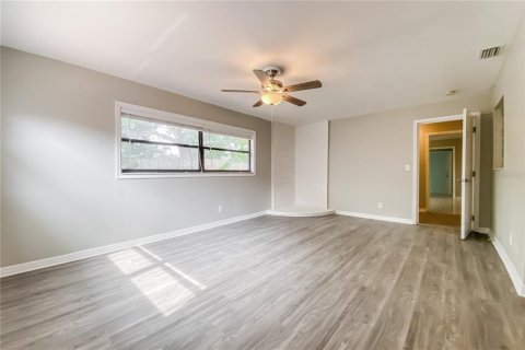 Casa en alquiler en Clearwater, Florida, 4 dormitorios, 175.49 m2 № 1905945 - foto 3