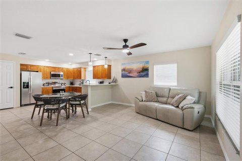 Casa en venta en Clearwater, Florida, 3 dormitorios, 124.3 m2 № 2420017 - foto 4