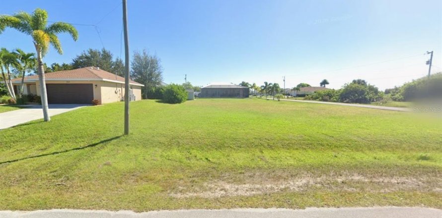 Terrain à Cape Coral, Floride № 2206475