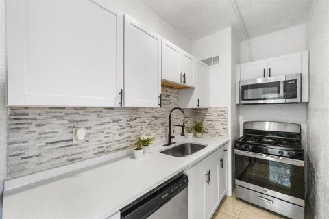 Снять в аренду квартиру в Тампа, Флорида 4 комнаты, 65.03м2, № 1550004 - фото 2
