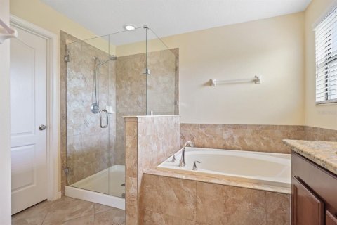 Villa ou maison à louer à Brandon, Floride: 4 chambres, 195.93 m2 № 2405468 - photo 25